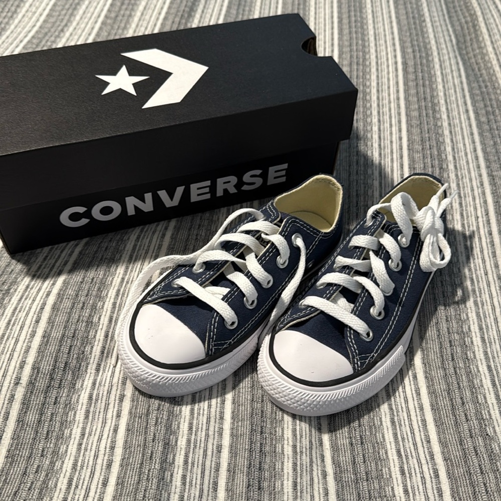New In Box Navy Converse Size 11